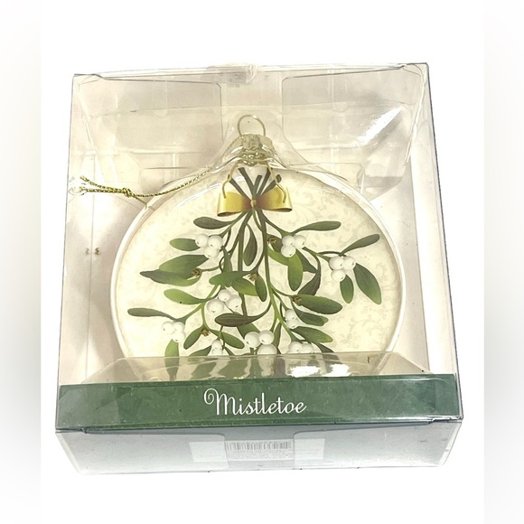 Stunning Glass Disc Mistletoe Ornament with Gold Loose Sparkles - Picture 5 of 6